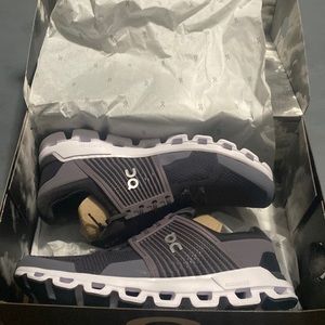 OnCloud Cloudswift. New, never worn. Size 12. Shark/shadow
